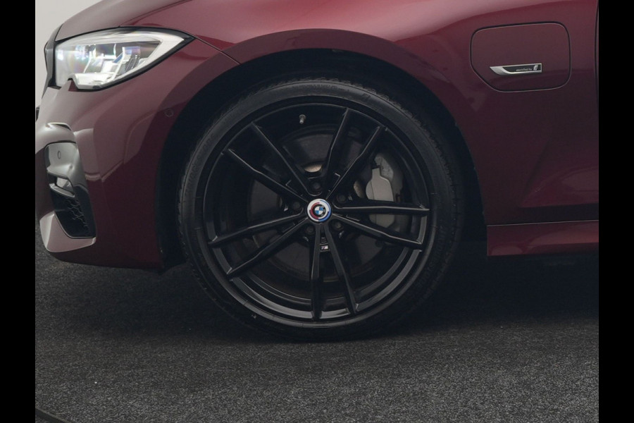 BMW 3 Serie Touring 330e M Sport PHEV 293pk Dealer O.H. | Panodak | Head Up | Laser LED | Adaptief Onderstel | Alcantara Sportstoelen Memory & Verwarmd | Camera | Sfeerverlichting | Keyless | Blis | Hifi Audio | Apple Carplay | Navigatie | DAB | Plug In Hybrid |