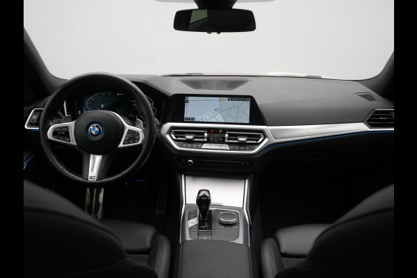 BMW 3 Serie Touring 330e M Sport PHEV 293pk Dealer O.H. | Panodak | Head Up | Laser LED | Adaptief Onderstel | Alcantara Sportstoelen Memory & Verwarmd | Camera | Sfeerverlichting | Keyless | Blis | Hifi Audio | Apple Carplay | Navigatie | DAB | Plug In Hybrid |