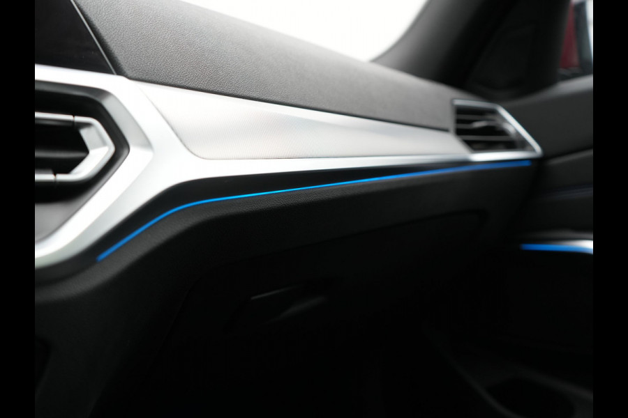 BMW 3 Serie Touring 330e M Sport PHEV 293pk Dealer O.H. | Panodak | Head Up | Laser LED | Adaptief Onderstel | Alcantara Sportstoelen Memory & Verwarmd | Camera | Sfeerverlichting | Keyless | Blis | Hifi Audio | Apple Carplay | Navigatie | DAB | Plug In Hybrid |