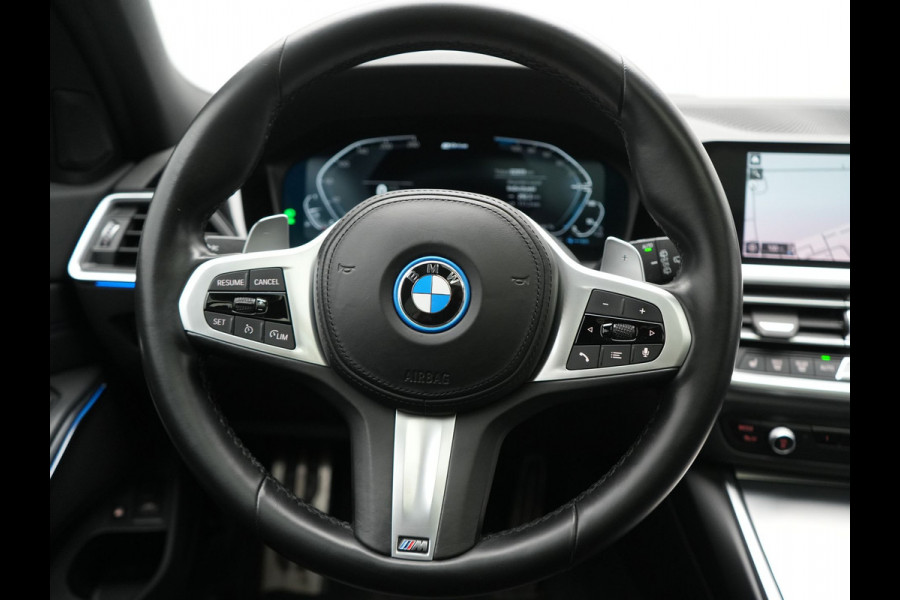 BMW 3 Serie Touring 330e M Sport PHEV 293pk Dealer O.H. | Panodak | Head Up | Laser LED | Adaptief Onderstel | Alcantara Sportstoelen Memory & Verwarmd | Camera | Sfeerverlichting | Keyless | Blis | Hifi Audio | Apple Carplay | Navigatie | DAB | Plug In Hybrid |