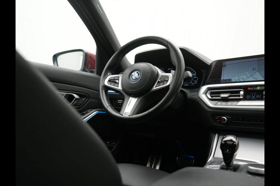 BMW 3 Serie Touring 330e M Sport PHEV 293pk Dealer O.H. | Panodak | Head Up | Laser LED | Adaptief Onderstel | Alcantara Sportstoelen Memory & Verwarmd | Camera | Sfeerverlichting | Keyless | Blis | Hifi Audio | Apple Carplay | Navigatie | DAB | Plug In Hybrid |
