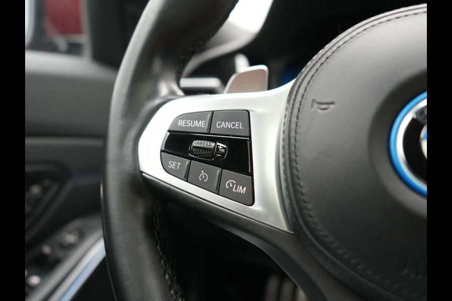 BMW 3 Serie Touring 330e M Sport PHEV 293pk Dealer O.H. | Panodak | Head Up | Laser LED | Adaptief Onderstel | Alcantara Sportstoelen Memory & Verwarmd | Camera | Sfeerverlichting | Keyless | Blis | Hifi Audio | Apple Carplay | Navigatie | DAB | Plug In Hybrid |