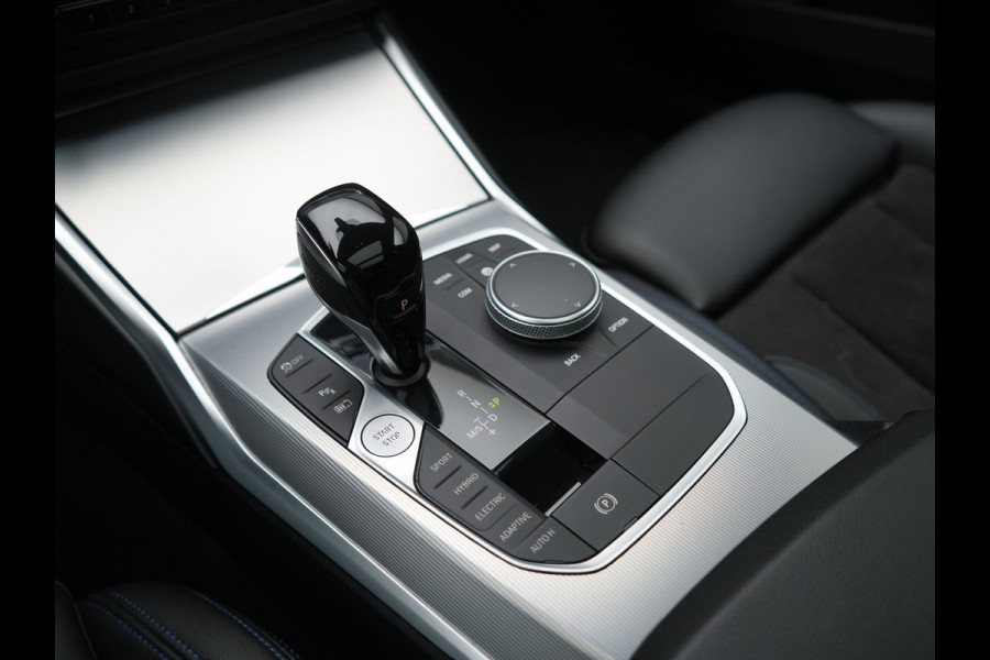 BMW 3 Serie Touring 330e M Sport PHEV 293pk Dealer O.H. | Panodak | Head Up | Laser LED | Adaptief Onderstel | Alcantara Sportstoelen Memory & Verwarmd | Camera | Sfeerverlichting | Keyless | Blis | Hifi Audio | Apple Carplay | Navigatie | DAB | Plug In Hybrid |