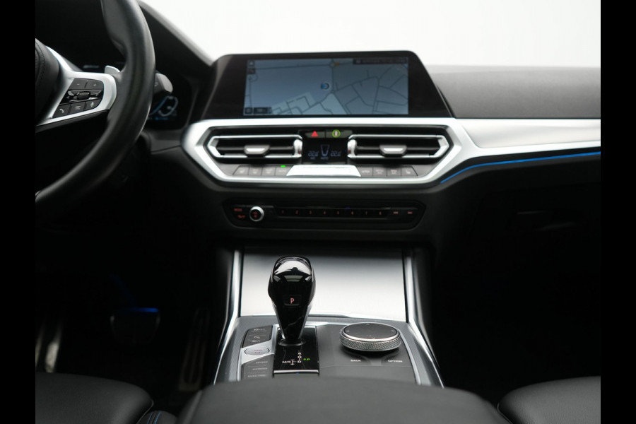 BMW 3 Serie Touring 330e M Sport PHEV 293pk Dealer O.H. | Panodak | Head Up | Laser LED | Adaptief Onderstel | Alcantara Sportstoelen Memory & Verwarmd | Camera | Sfeerverlichting | Keyless | Blis | Hifi Audio | Apple Carplay | Navigatie | DAB | Plug In Hybrid |