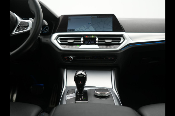 BMW 3 Serie Touring 330e M Sport PHEV 293pk Dealer O.H. | Panodak | Head Up | Laser LED | Adaptief Onderstel | Alcantara Sportstoelen Memory & Verwarmd | Camera | Sfeerverlichting | Keyless | Blis | Hifi Audio | Apple Carplay | Navigatie | DAB | Plug In Hybrid |