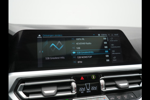 BMW 3 Serie Touring 330e M Sport PHEV 293pk Dealer O.H. | Panodak | Head Up | Laser LED | Adaptief Onderstel | Alcantara Sportstoelen Memory & Verwarmd | Camera | Sfeerverlichting | Keyless | Blis | Hifi Audio | Apple Carplay | Navigatie | DAB | Plug In Hybrid |