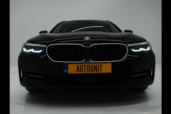 BMW 5 Serie Touring 530e xDrive | LED Grille |  Leder | Camera | Adaptive Cruise | Sfeerlicht | Dodehoek | Carplay