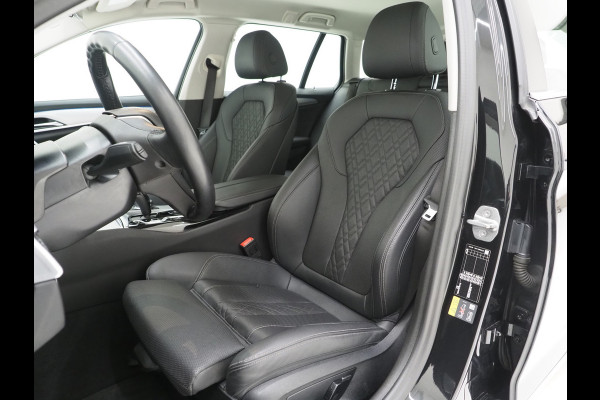 BMW 5 Serie Touring 530e xDrive | LED Grille |  Leder | Camera | Adaptive Cruise | Sfeerlicht | Dodehoek | Carplay