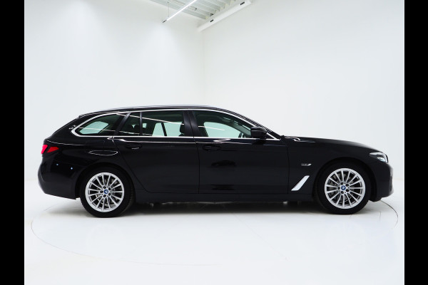 BMW 5 Serie Touring 530e xDrive | LED Grille |  Leder | Camera | Adaptive Cruise | Sfeerlicht | Dodehoek | Carplay