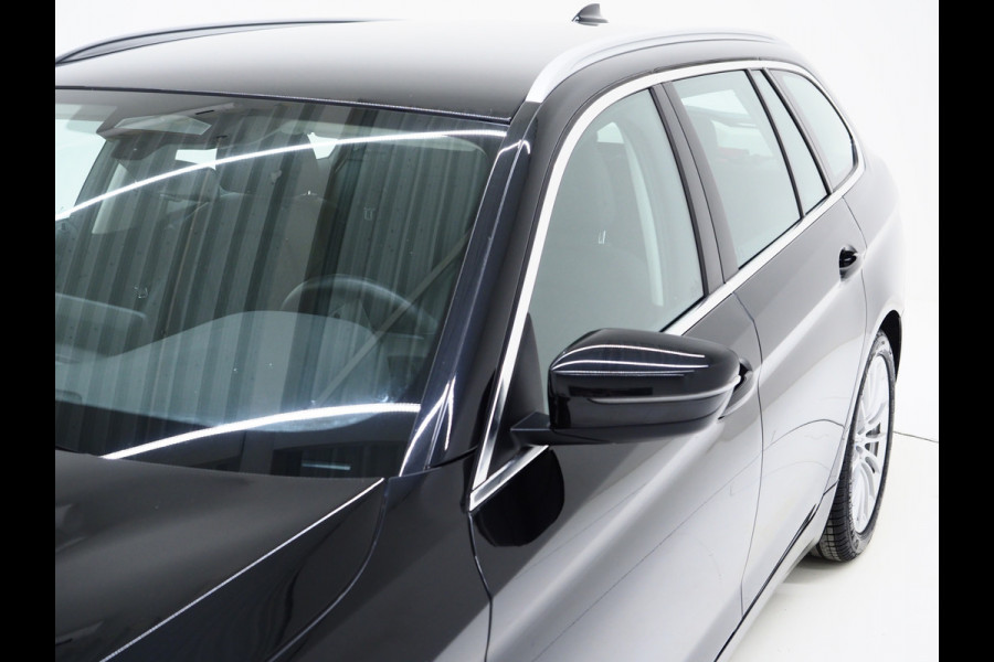 BMW 5 Serie Touring 530e xDrive | LED Grille |  Leder | Camera | Adaptive Cruise | Sfeerlicht | Dodehoek | Carplay
