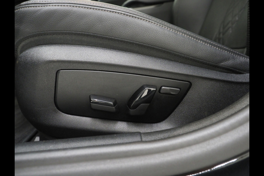 BMW 5 Serie Touring 530e xDrive | LED Grille |  Leder | Camera | Adaptive Cruise | Sfeerlicht | Dodehoek | Carplay
