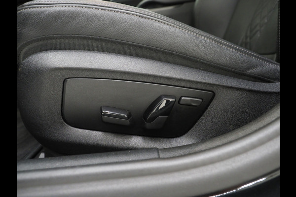 BMW 5 Serie Touring 530e xDrive | LED Grille |  Leder | Camera | Adaptive Cruise | Sfeerlicht | Dodehoek | Carplay