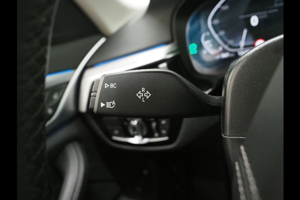 BMW 5 Serie Touring 530e xDrive | LED Grille |  Leder | Camera | Adaptive Cruise | Sfeerlicht | Dodehoek | Carplay