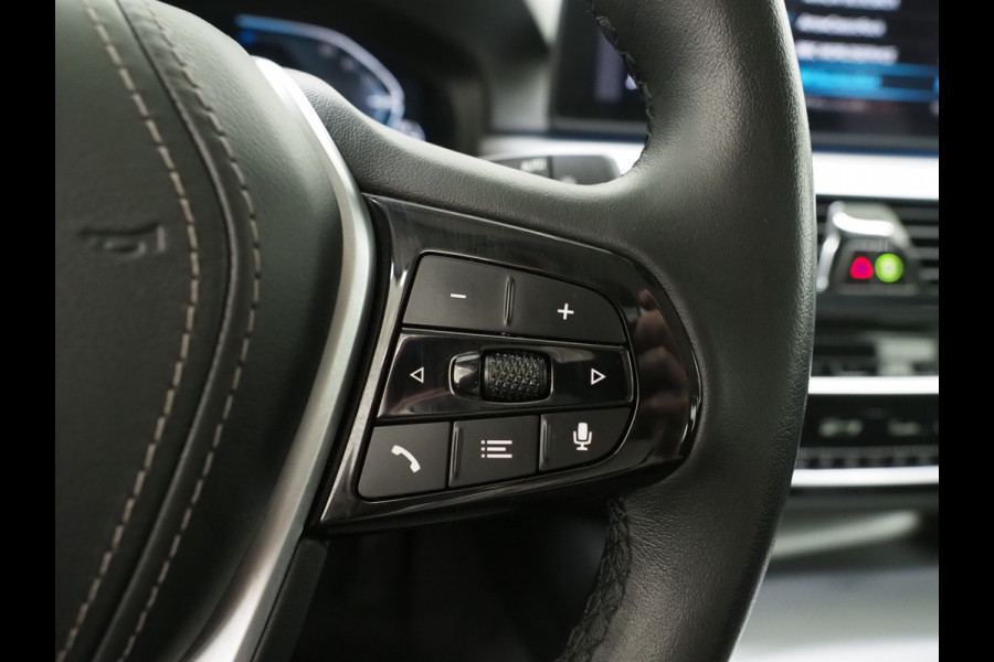BMW 5 Serie Touring 530e xDrive | LED Grille |  Leder | Camera | Adaptive Cruise | Sfeerlicht | Dodehoek | Carplay
