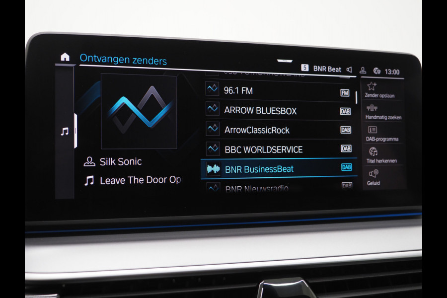 BMW 5 Serie Touring 530e xDrive | LED Grille |  Leder | Camera | Adaptive Cruise | Sfeerlicht | Dodehoek | Carplay