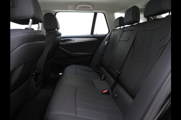 BMW 5 Serie Touring 530e xDrive | LED Grille |  Leder | Camera | Adaptive Cruise | Sfeerlicht | Dodehoek | Carplay