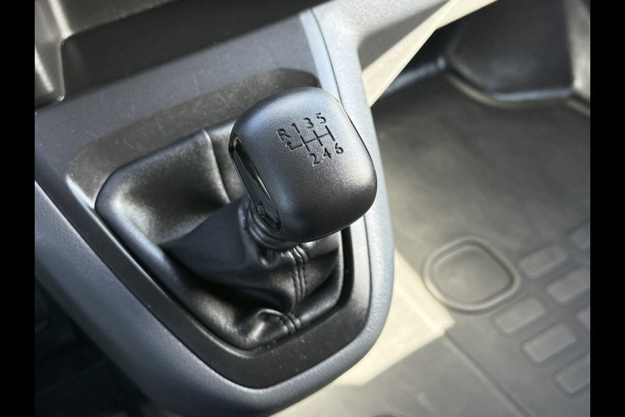 Opel Vivaro 2.0 CDTI 123 PK / L3H1 / 1e EIG. / 23.896 KM!! / IMPERIAAL / 2.5 TONS TREKHAAK / CAMERA / 3-ZITS / BLINDSPOT