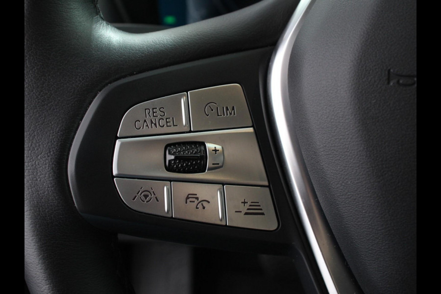 BMW X3 xDrive30e Plug in Hybride Advantage Automaat Navigatie Climate Control Adaptieve Cruise Control Head up display Led Dab Parkeer sensoren V+A Stoelverwarming Camera