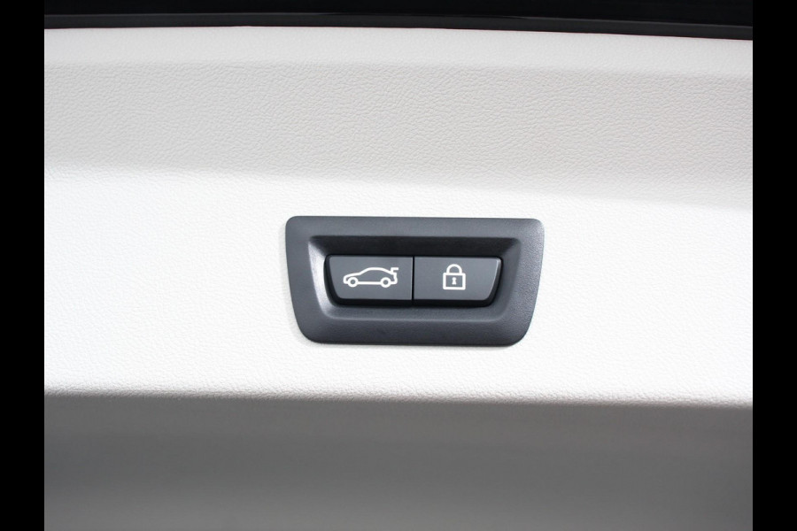 BMW X3 xDrive30e Plug in Hybride Advantage Automaat Navigatie Climate Control Adaptieve Cruise Control Head up display Led Dab Parkeer sensoren V+A Stoelverwarming Camera