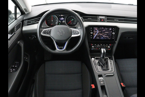 Volkswagen Passat 1.4 TSI PHEV GTE | SOH 95,9% | Stoelverwarming | Massage | Camera | Carplay | Adaptive cruise | Matrix LED | Navigatie | Climate control | Bluetooth | Plug In