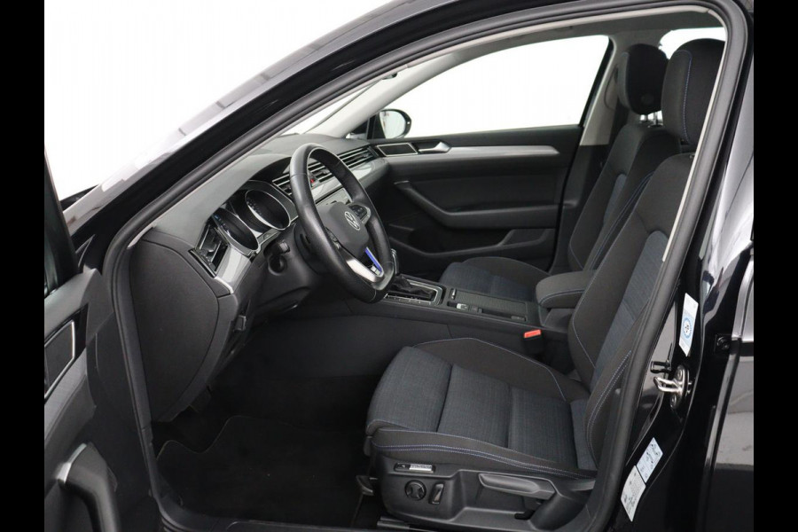 Volkswagen Passat 1.4 TSI PHEV GTE | SOH 95,9% | Stoelverwarming | Massage | Camera | Carplay | Adaptive cruise | Matrix LED | Navigatie | Climate control | Bluetooth | Plug In