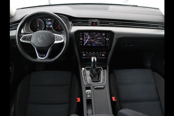 Volkswagen Passat 1.4 TSI PHEV GTE | SOH 95,9% | Stoelverwarming | Massage | Camera | Carplay | Adaptive cruise | Matrix LED | Navigatie | Climate control | Bluetooth | Plug In