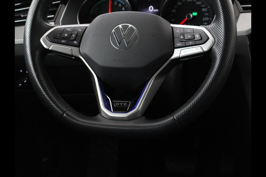 Volkswagen Passat 1.4 TSI PHEV GTE | SOH 95,9% | Stoelverwarming | Massage | Camera | Carplay | Adaptive cruise | Matrix LED | Navigatie | Climate control | Bluetooth | Plug In