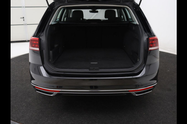 Volkswagen Passat 1.4 TSI PHEV GTE | SOH 95,9% | Stoelverwarming | Massage | Camera | Carplay | Adaptive cruise | Matrix LED | Navigatie | Climate control | Bluetooth | Plug In