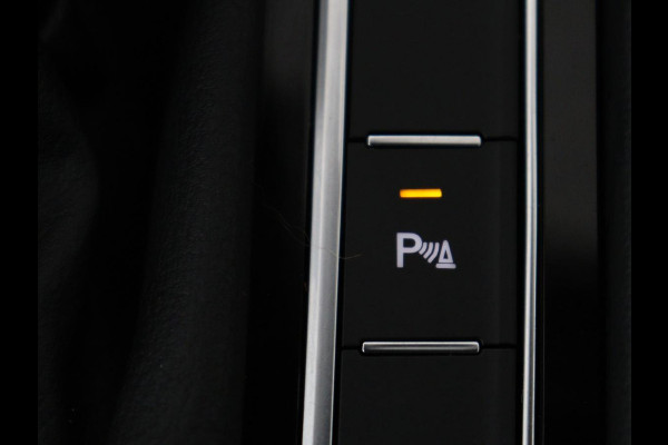 Volkswagen Passat 1.4 TSI PHEV GTE | SOH 95,9% | Stoelverwarming | Massage | Camera | Carplay | Adaptive cruise | Matrix LED | Navigatie | Climate control | Bluetooth | Plug In