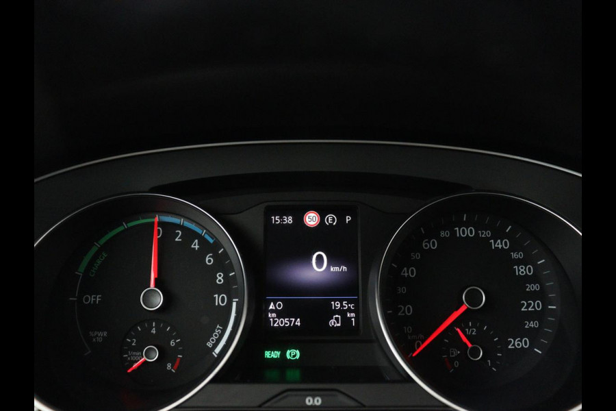 Volkswagen Passat 1.4 TSI PHEV GTE | SOH 95,9% | Stoelverwarming | Massage | Camera | Carplay | Adaptive cruise | Matrix LED | Navigatie | Climate control | Bluetooth | Plug In