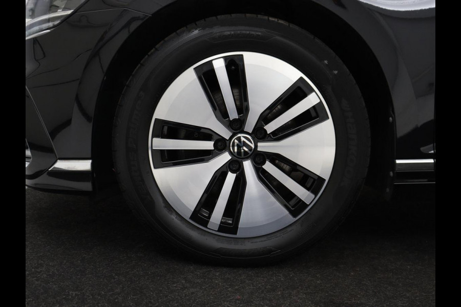 Volkswagen Passat 1.4 TSI PHEV GTE | SOH 95,9% | Stoelverwarming | Massage | Camera | Carplay | Adaptive cruise | Matrix LED | Navigatie | Climate control | Bluetooth | Plug In