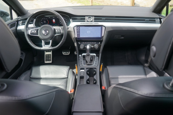 Volkswagen Passat Variant 1.4 TSI Highline 3X R-Line Automaat Panoramadak