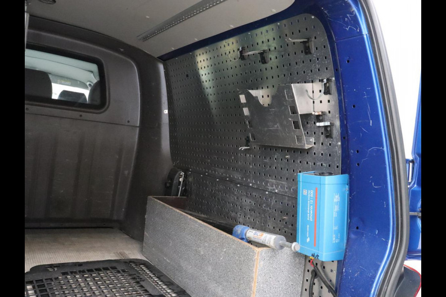 Volkswagen Transporter 2.0 TDI L2H1 30 DC Highline | Leder/Alcantara | Stoelverwarming | Trekhaak | Carplay | Camera | Adaptive cruise | Full LED | Navigatie | Parkeerhulp | 19'' | 5-Persoons | Origineel NL