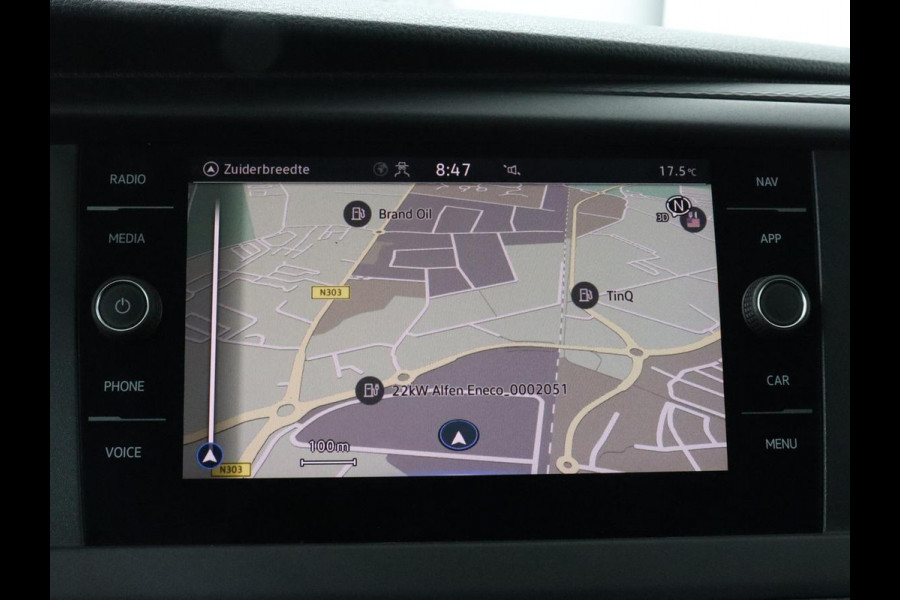 Volkswagen Transporter 2.0 TDI L2H1 30 DC Highline | Leder/Alcantara | Stoelverwarming | Trekhaak | Carplay | Camera | Adaptive cruise | Full LED | Navigatie | Parkeerhulp | 19'' | 5-Persoons | Origineel NL