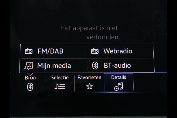 Volkswagen Transporter 2.0 TDI L2H1 30 DC Highline | Leder/Alcantara | Stoelverwarming | Trekhaak | Carplay | Camera | Adaptive cruise | Full LED | Navigatie | Parkeerhulp | 19'' | 5-Persoons | Origineel NL