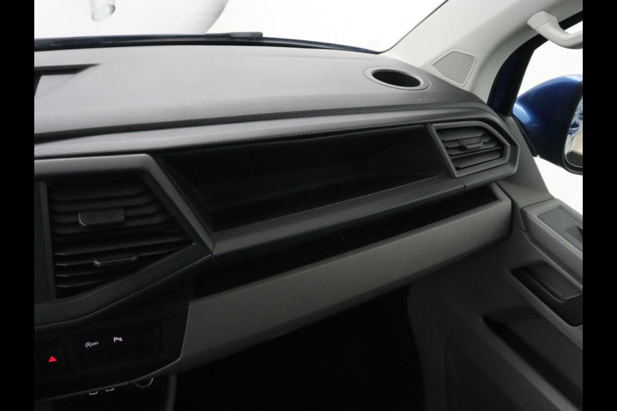Volkswagen Transporter 2.0 TDI L2H1 30 DC Highline | Leder/Alcantara | Stoelverwarming | Trekhaak | Carplay | Camera | Adaptive cruise | Full LED | Navigatie | Parkeerhulp | 19'' | 5-Persoons | Origineel NL