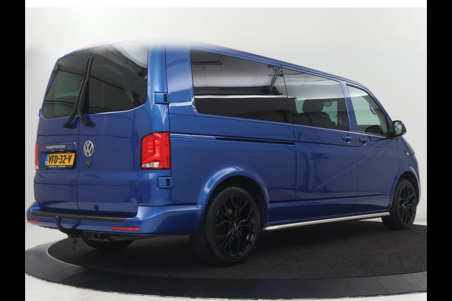 Volkswagen Transporter 2.0 TDI L2H1 30 DC Highline | Leder/Alcantara | Stoelverwarming | Trekhaak | Carplay | Camera | Adaptive cruise | Full LED | Navigatie | Parkeerhulp | 19'' | 5-Persoons | Origineel NL