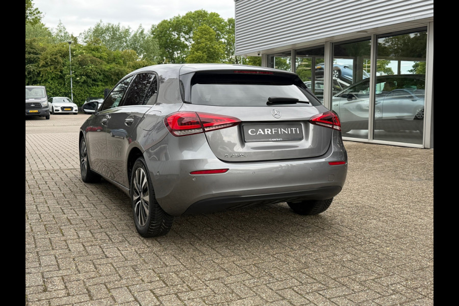 Mercedes-Benz A-Klasse 250 e Business Solution Luxury Limited 218 Pk| Navigatie | Clima | Camera | Cruise | Led | Half Leder |