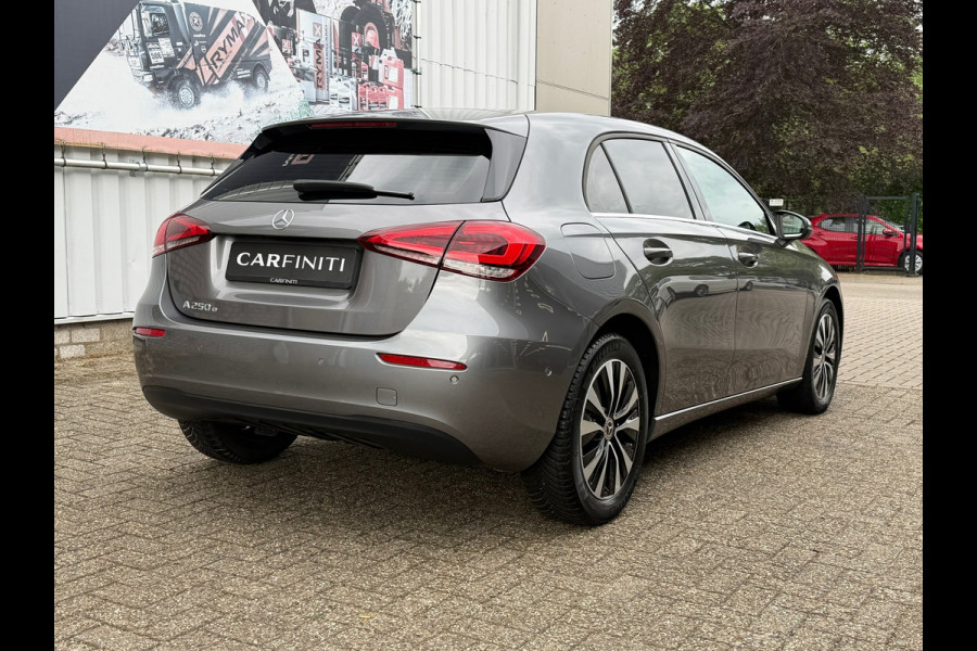 Mercedes-Benz A-Klasse 250 e Business Solution Luxury Limited 218 Pk| Navigatie | Clima | Camera | Cruise | Led | Half Leder |