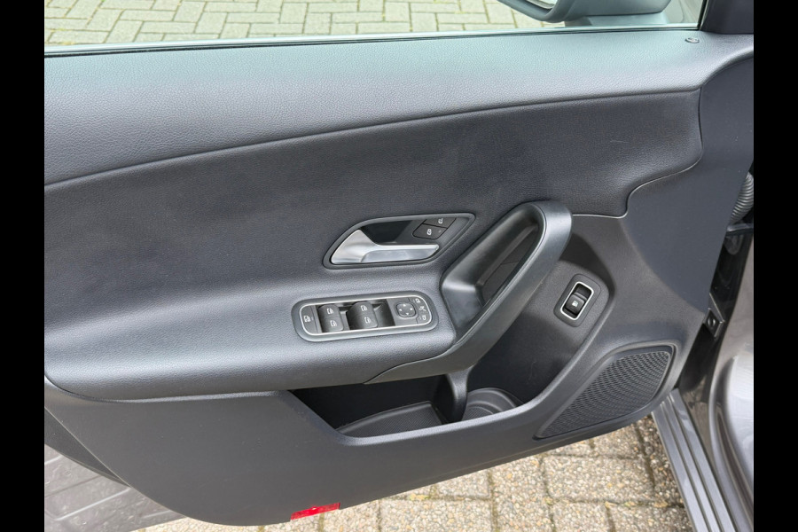 Mercedes-Benz A-Klasse 250 e Business Solution Luxury Limited 218 Pk| Navigatie | Clima | Camera | Cruise | Led | Half Leder |