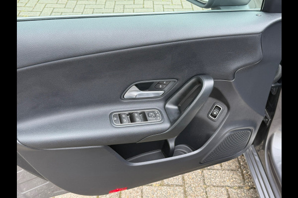 Mercedes-Benz A-Klasse 250 e Business Solution Luxury Limited 218 Pk| Navigatie | Clima | Camera | Cruise | Led | Half Leder |