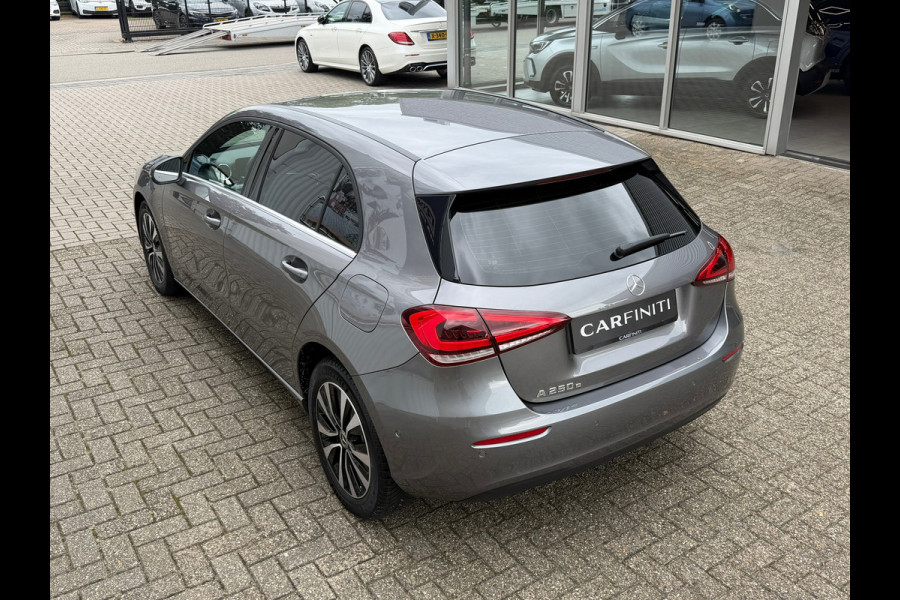 Mercedes-Benz A-Klasse 250 e Business Solution Luxury Limited 218 Pk| Navigatie | Clima | Camera | Cruise | Led | Half Leder |