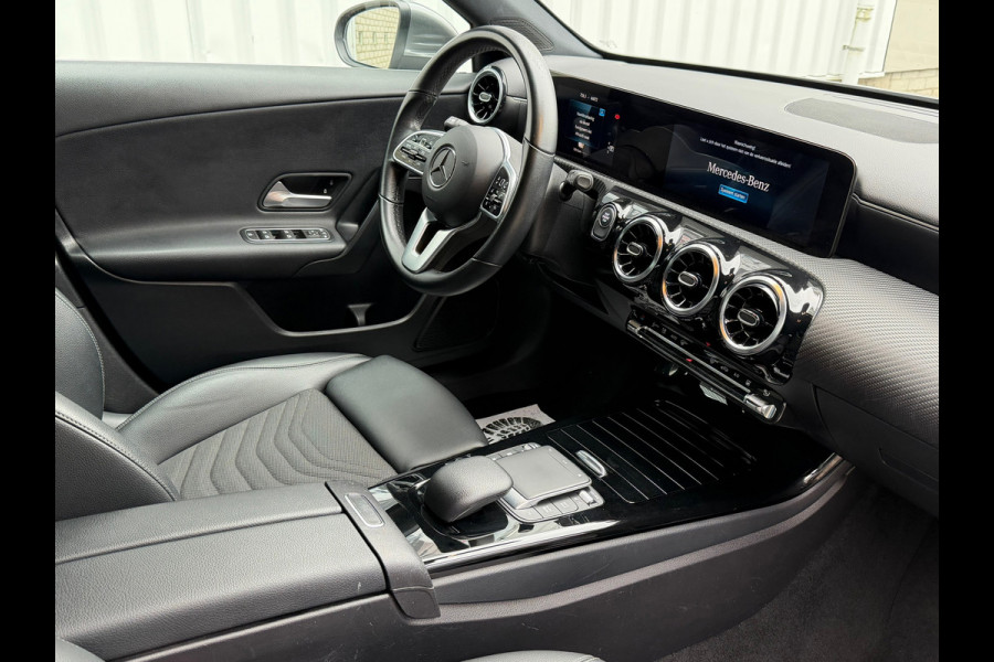 Mercedes-Benz A-Klasse 250 e Business Solution Luxury Limited 218 Pk| Navigatie | Clima | Camera | Cruise | Led | Half Leder |