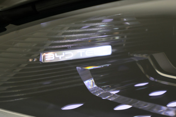 BYD SEAL U 1.5 DM-i FWD Boost PHEV Panoramadak, Head-Up, 360° Camera, Stoelventilatie, Memory, Leer, ACC, 19"