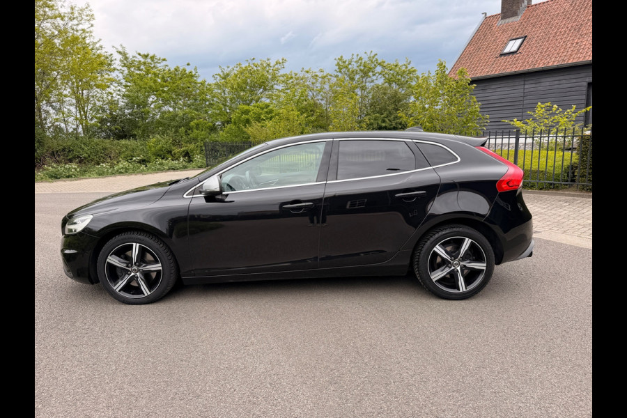 Volvo V40 2.0 T4 190 PK Business Sport Design Automaat Panoramadak, Leder,Full-Led Xenon