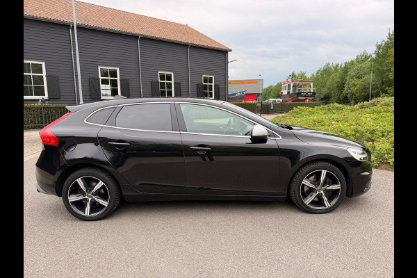 Volvo V40 2.0 T4 190 PK Business Sport Design Automaat Panoramadak, Leder,Full-Led Xenon