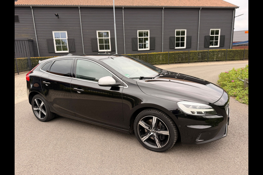 Volvo V40 2.0 T4 190 PK Business Sport Design Automaat Panoramadak, Leder,Full-Led Xenon