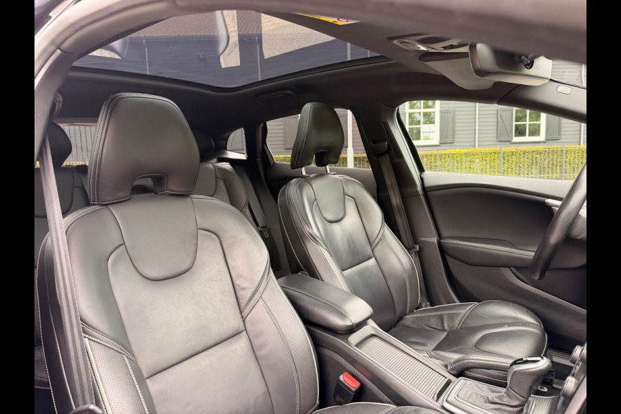 Volvo V40 2.0 T4 190 PK Business Sport Design Automaat Panoramadak, Leder,Full-Led Xenon