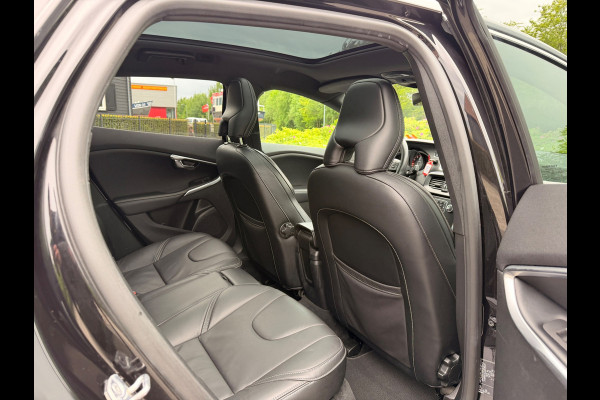 Volvo V40 2.0 T4 190 PK Business Sport Design Automaat Panoramadak, Leder,Full-Led Xenon