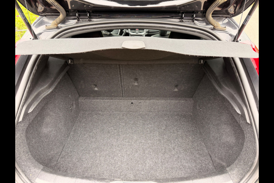 Volvo V40 2.0 T4 190 PK Business Sport Design Automaat Panoramadak, Leder,Full-Led Xenon